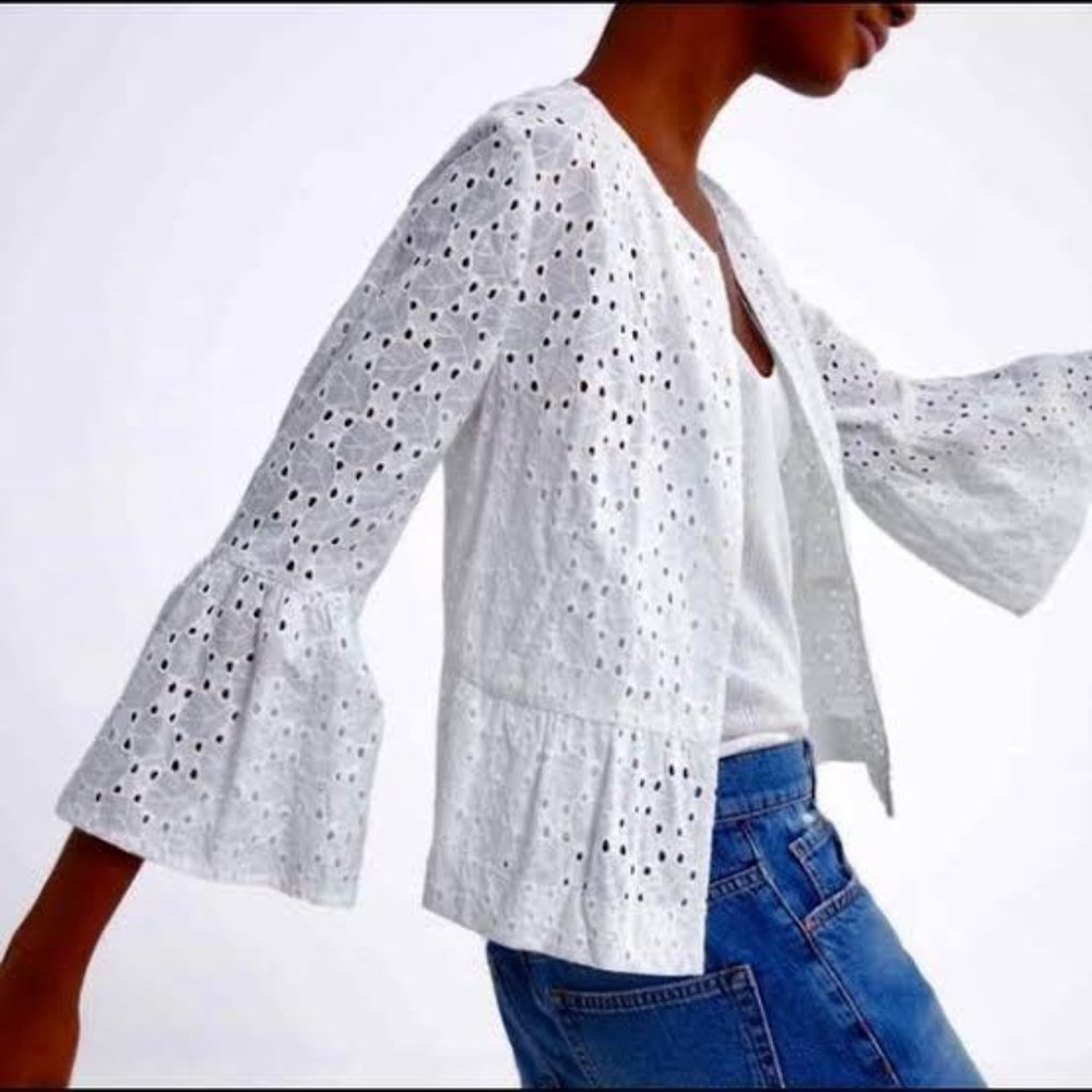NWT Zara White Cotton Embroidered Eyelet Jacket With Ruffled Cuffs -Sz Medium